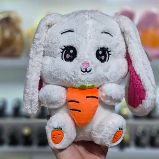 عروسک خرگوش هویج به دست