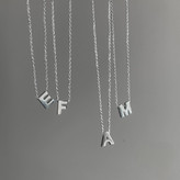 پلاک حروف نقره ای با زنجیر دیپلمات نقره ای